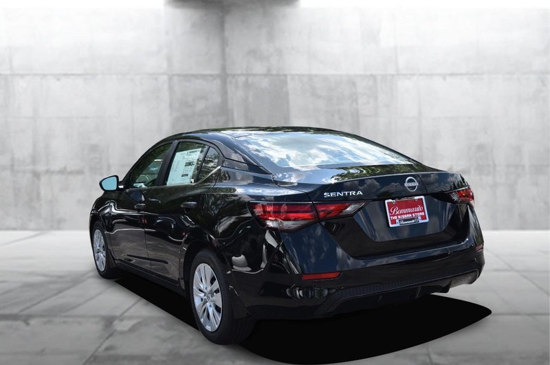 Nissan Sentra Vehicle Image 07