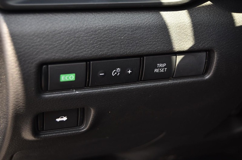 Nissan Sentra Vehicle Image 11