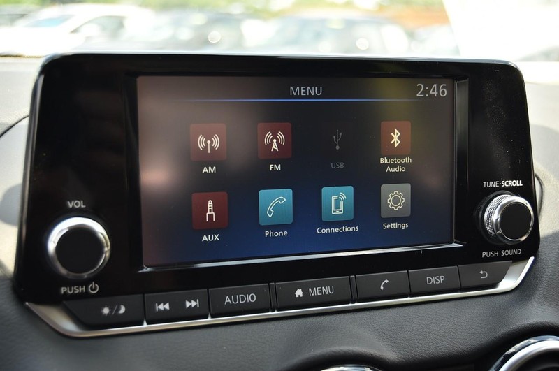 Nissan Sentra Vehicle Image 14