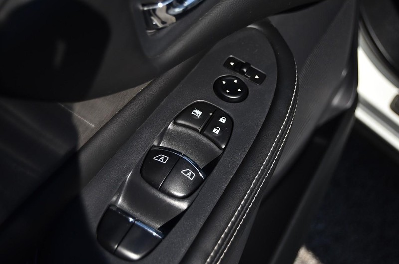 Nissan Murano Vehicle Image 09