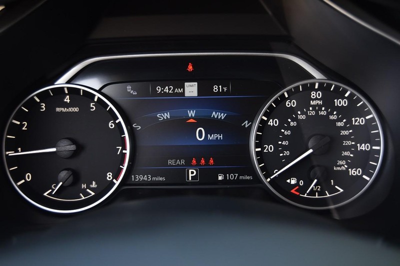 Nissan Murano Vehicle Image 14