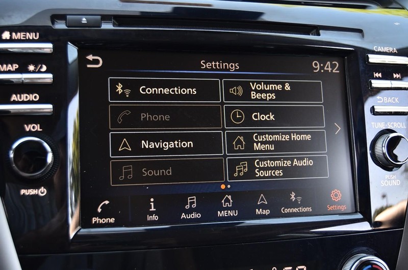 Nissan Murano Vehicle Image 16