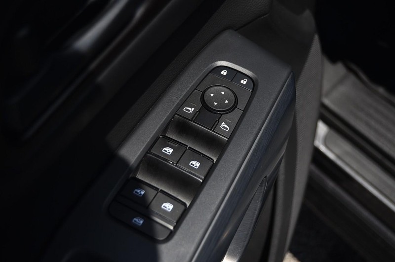 Nissan Pathfinder Vehicle Image 09