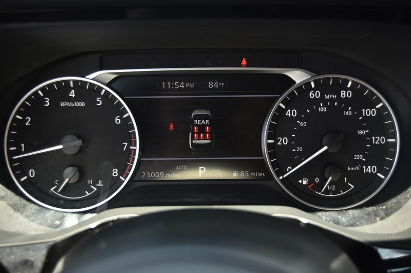 Nissan Pathfinder Vehicle Image 12