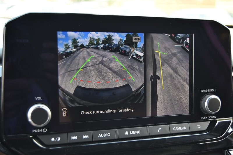 Nissan Pathfinder Vehicle Image 15