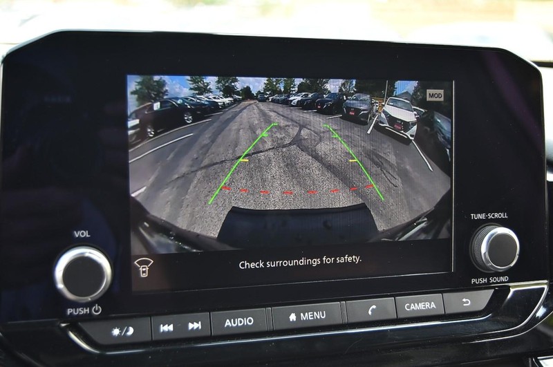 Nissan Pathfinder Vehicle Image 16