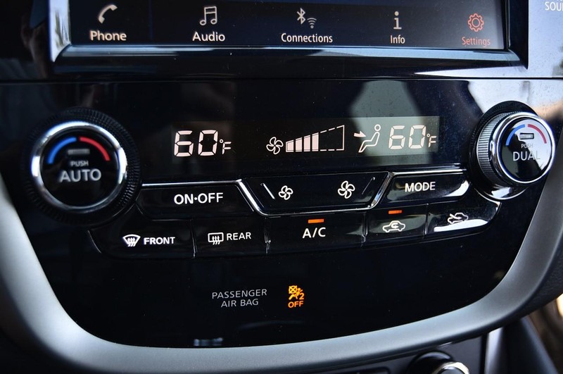 Nissan Murano Vehicle Image 16