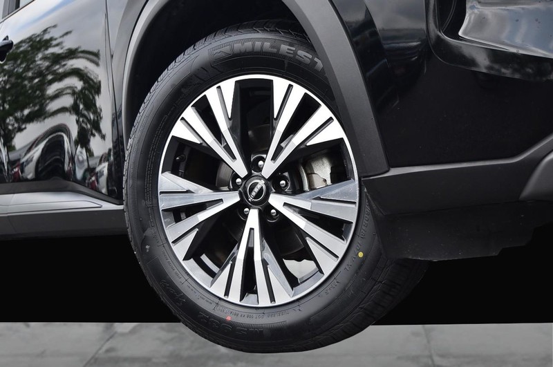 Nissan Rogue Vehicle Image 03