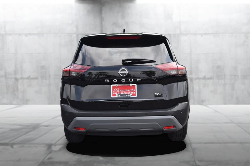 Nissan Rogue Vehicle Image 06