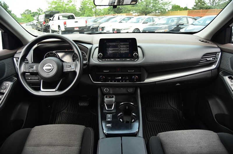 Nissan Rogue Vehicle Image 08