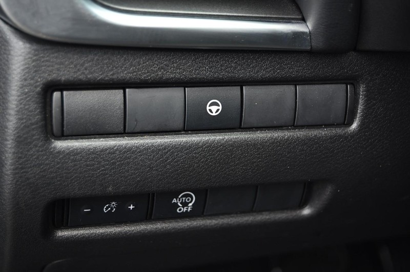 Nissan Rogue Vehicle Image 11