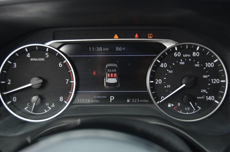 Nissan Rogue Vehicle Image 12
