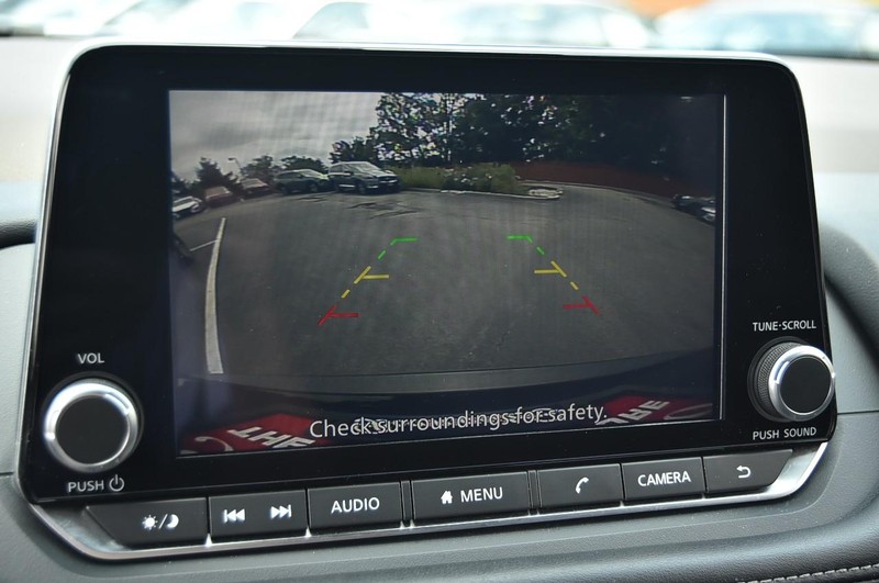 Nissan Rogue Vehicle Image 13