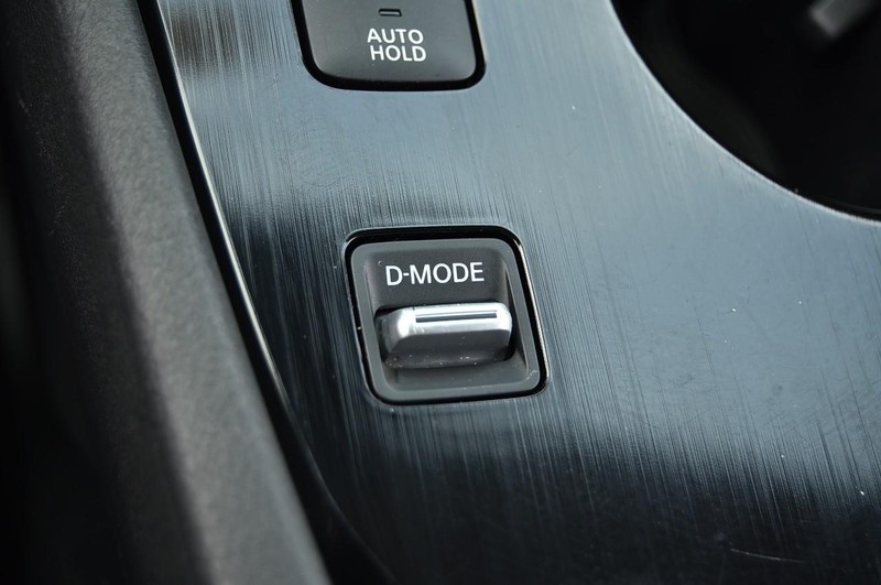 Nissan Rogue Vehicle Image 17