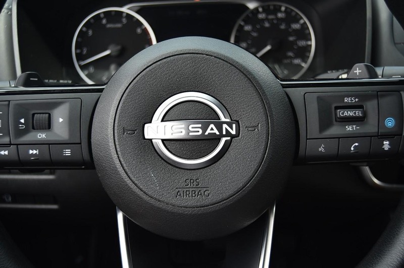 Nissan Rogue Vehicle Image 18