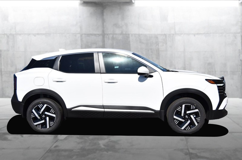 Nissan Kicks Vehicle Image 05
