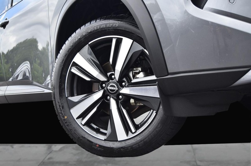 Nissan Rogue Vehicle Image 03