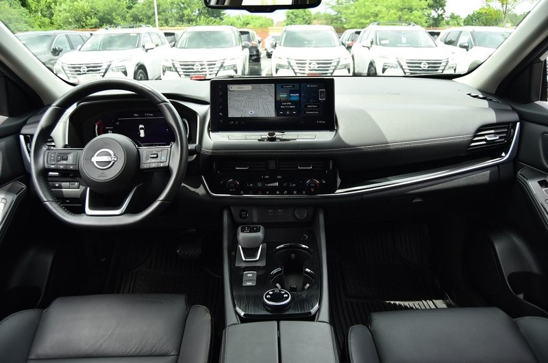Nissan Rogue Vehicle Image 08