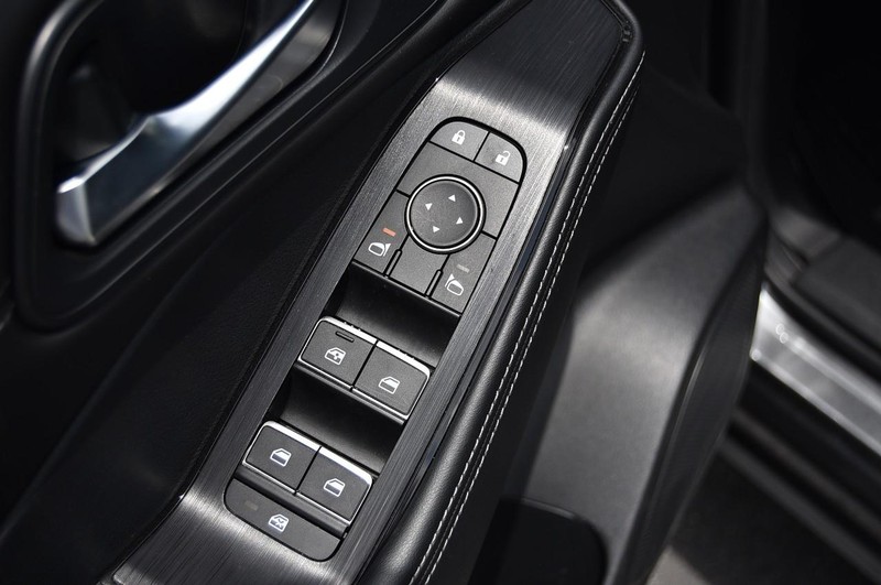 Nissan Rogue Vehicle Image 09