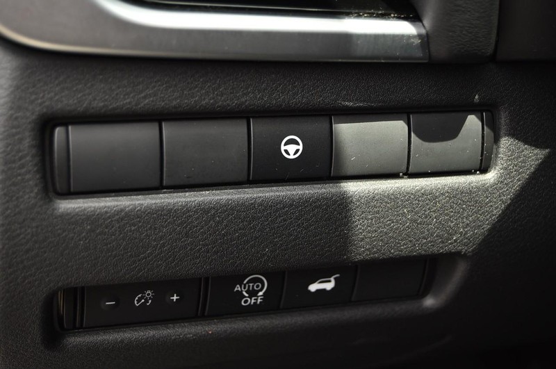 Nissan Rogue Vehicle Image 12