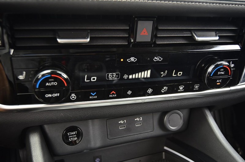 Nissan Rogue Vehicle Image 18