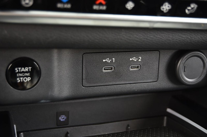 Nissan Rogue Vehicle Image 19