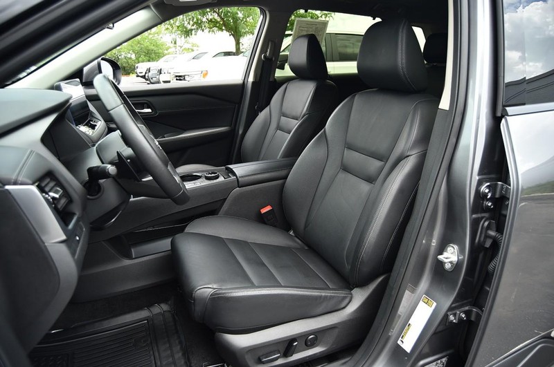 Nissan Rogue Vehicle Image 22