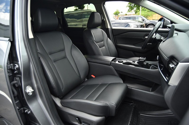 Nissan Rogue Vehicle Image 23