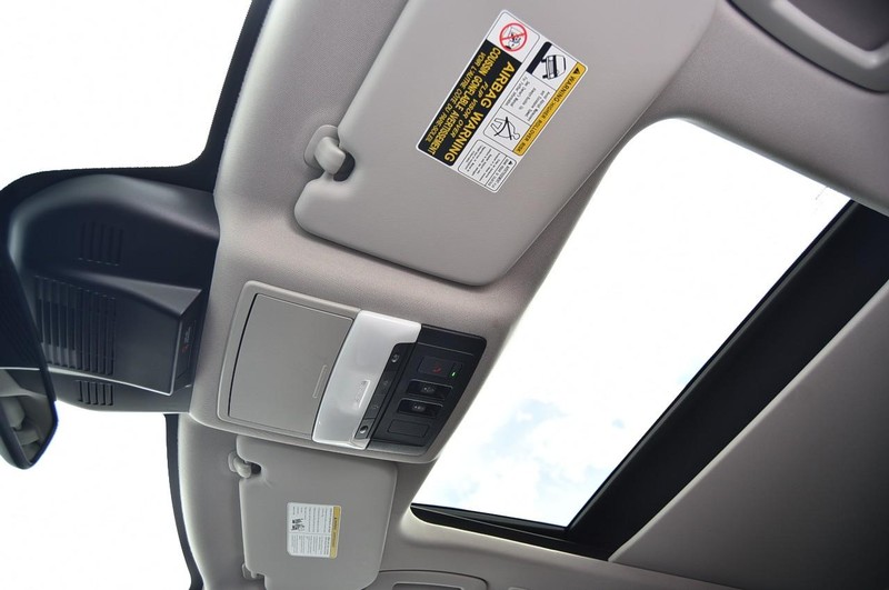 Nissan Rogue Vehicle Image 24