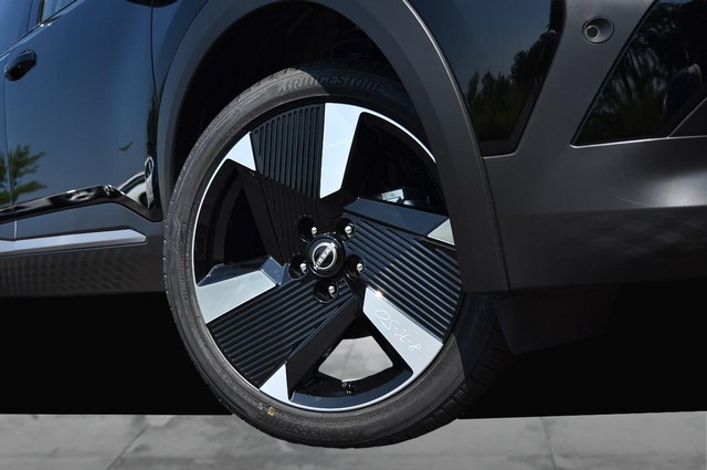 Nissan Kicks Vehicle Image 03