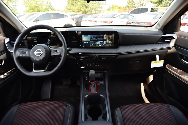 Nissan Kicks Vehicle Image 08