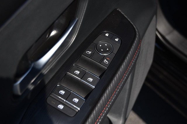 Nissan Kicks Vehicle Image 09