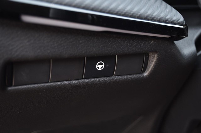 Nissan Kicks Vehicle Image 11