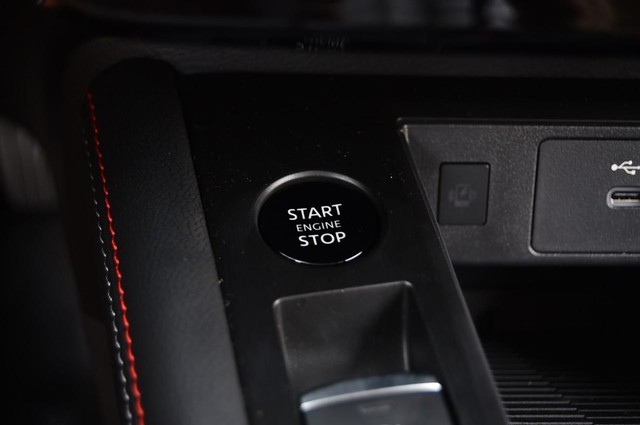 Nissan Kicks Vehicle Image 21