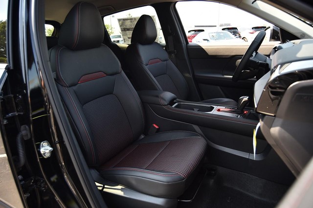 Nissan Kicks Vehicle Image 25