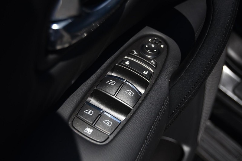 Nissan Armada Vehicle Image 09
