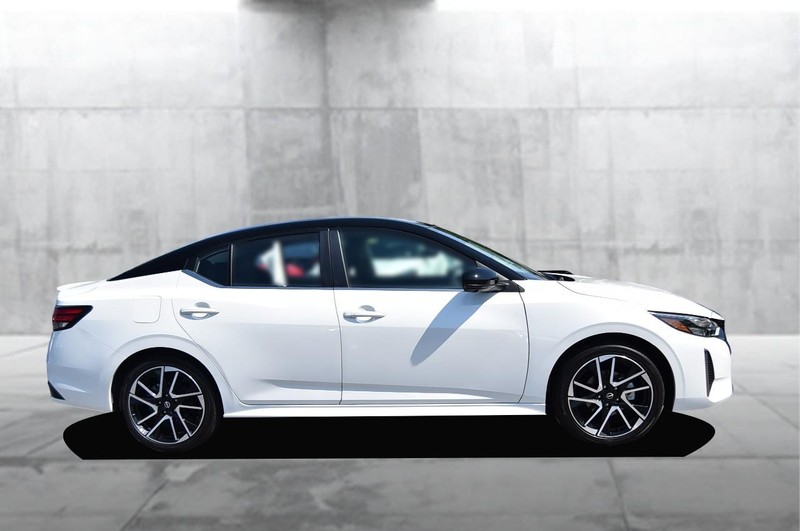 Nissan Sentra Vehicle Image 05