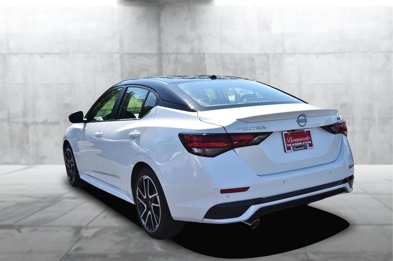 Nissan Sentra Vehicle Image 07