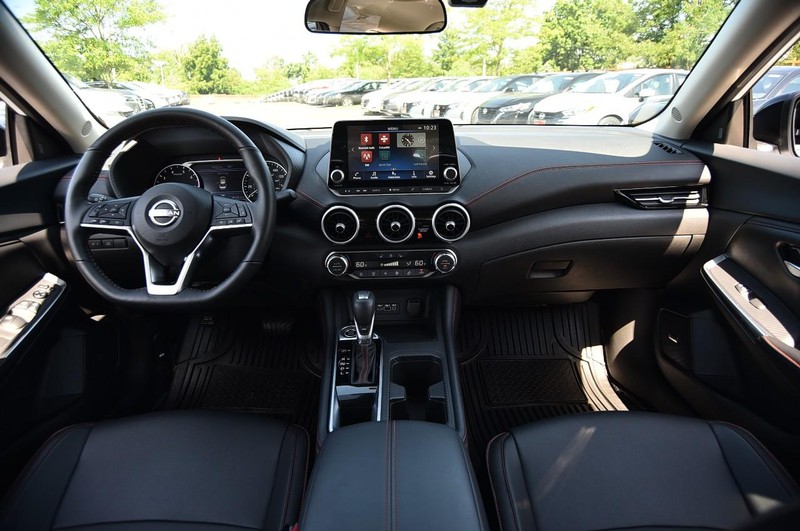 Nissan Sentra Vehicle Image 08
