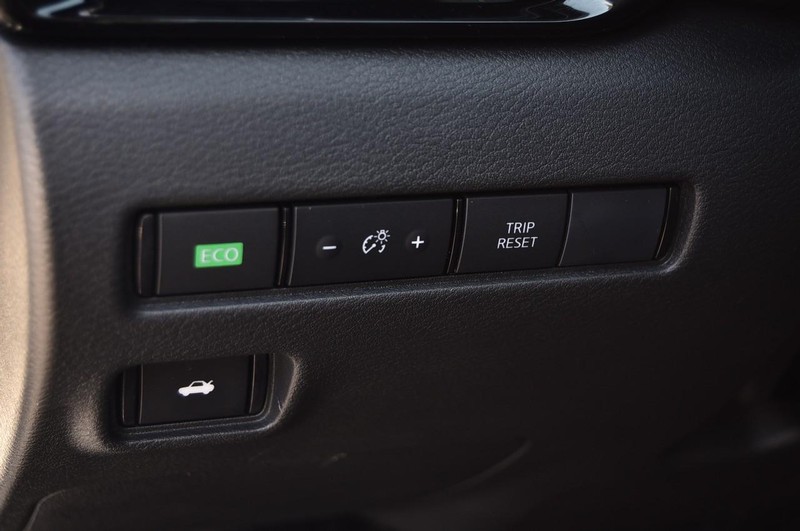 Nissan Sentra Vehicle Image 12