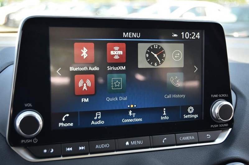 Nissan Sentra Vehicle Image 15