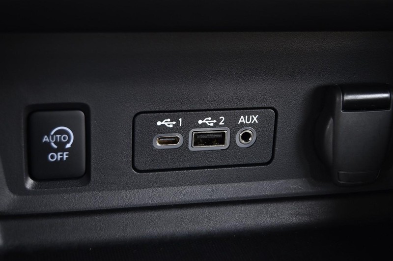 Nissan Sentra Vehicle Image 17