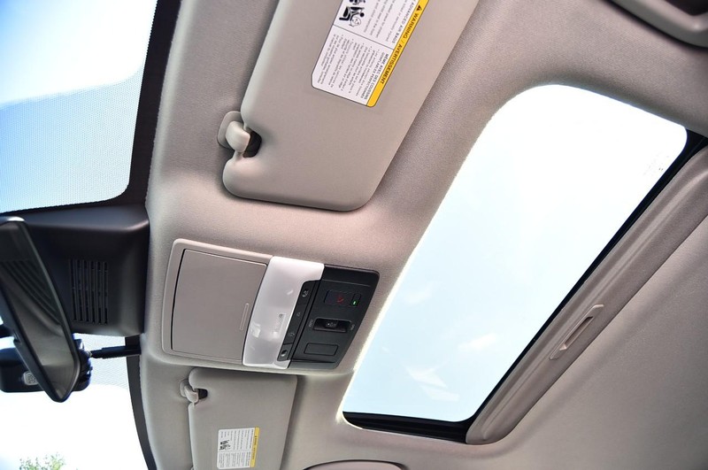 Nissan Sentra Vehicle Image 22