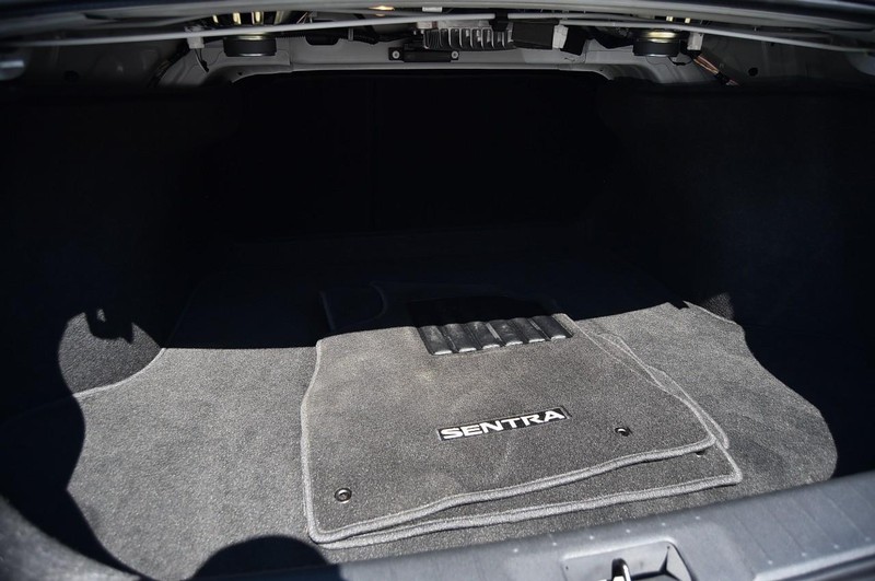 Nissan Sentra Vehicle Image 25
