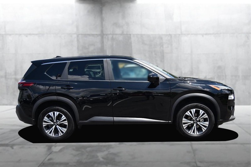 Nissan Rogue Vehicle Image 05