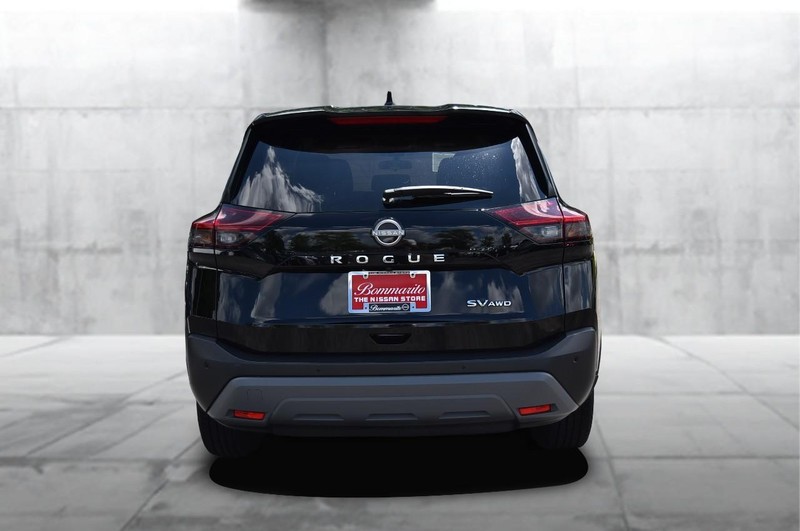 Nissan Rogue Vehicle Image 06