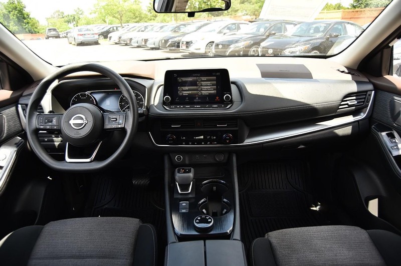 Nissan Rogue Vehicle Image 08