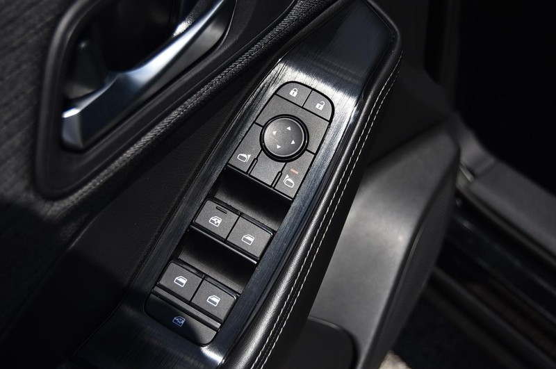 Nissan Rogue Vehicle Image 09