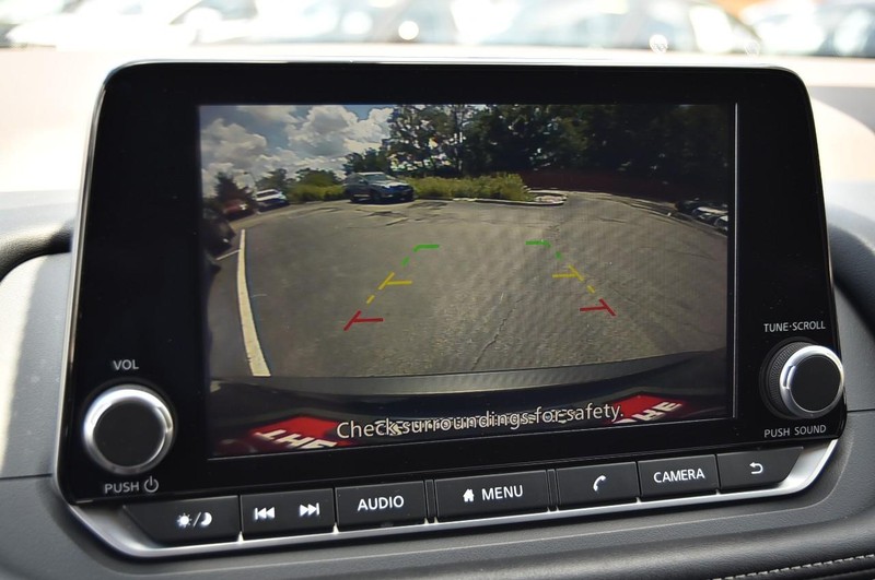 Nissan Rogue Vehicle Image 13
