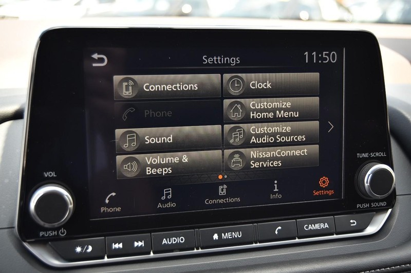 Nissan Rogue Vehicle Image 14